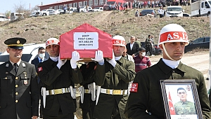 ŞEHİT CANLI’NIN NAAŞI TOPRAĞA VERİLDİ