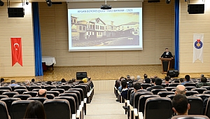 ÜNİVERSİTEMİZDE, ‘AÇILIŞININ 102 YILINDA TÜRKİYE BÜYÜK MİLLET MECLİSİ VE MİLLİ EGEMENLİK’ KONFERANSI DÜZENLENDİ