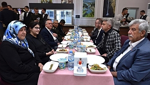 VALİ COŞKUN GAZİ KIŞLASINDA ŞEHİT AİLELERİ VE GAZİLERİMİZLE İFTAR YAPTI