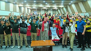 Milli Yüzücü Yurtkölesi Öğrencilerle Buluştu