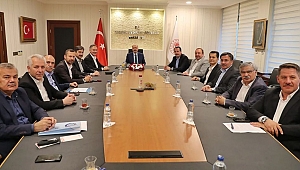 BAŞKAN ALİ YALÇIN VE MEMUR-SEN HEYETİ ÇALIŞMA BAKANI BİLGİN'İ ZİYARET ETİLLER