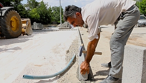 PAZARCIK’TA CADDELER BÜYÜKŞEHİR’LE GÜZELLEŞİYOR