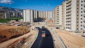 DULKADİROĞLU BELEDİYESİ’NDEN YENİKENT’TE ASFALT ÇALIŞMASI
