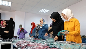 DULKADİROĞLU GENÇLİK MERKEZİ KURSİYERLERDEN İHTİYAÇ SAHİPLERİNE BAYRAM HEDİYESİ