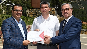 LGS’DE BAŞARILI OLAN ÖĞRENCİLER ÖDÜLLENDİRİLDİ