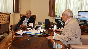SEVİLEN EFSANE SİYASETÇİ DEVLET ESKİ BAKANI ALİ DOĞAN REKTÖR SAMİ ÖZGÜL'Ü ZİYARET ETTİ