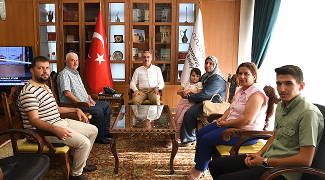 Başkan Güngör, Şehit Barış Göl’ün Ailesini Makamında Ağırladı