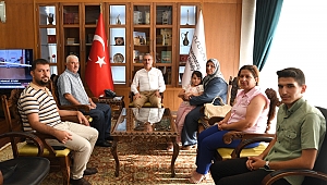 Başkan Güngör, Şehit Barış Göl’ün Ailesini Makamında Ağırladı