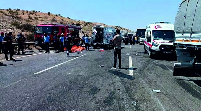 GAZİANTEP NİZİP YOLUNDA FECİ KAZA! 16 KİŞİ HAYATINI KAYBETTİ