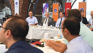 Onikişubat Belediye Başkanı Hanefi Mahçiçek, EXPO 2023 Alanı’nda bulunan Arasta Çarşısı’nda düzenlenen Hayat Boyu Öğrenme Halk Eğitimi Planlama ve İşbirliği Komisyonu toplantısına katıldı.