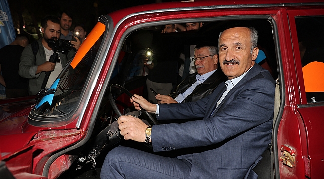 BAŞKAN OKAY, MODİFİYE ARAÇ TUTKUNLARIYLA BİR ARAYA GELDİ