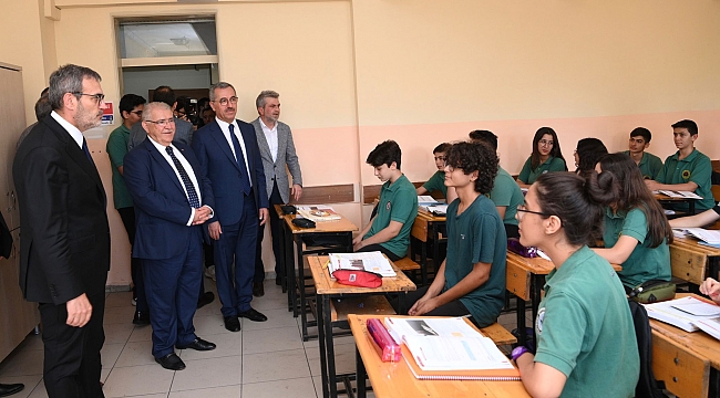 “Gençlerimizle Geleceğe Ümitle Bakıyoruz”