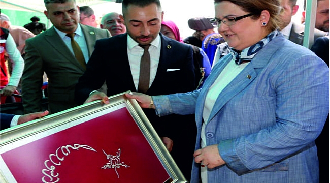 YADER İL BAŞKANI GÜN'DEN SİM SIRMA İŞLEMELİ AY YILDIZLI BAYRAM TAKDİMİ