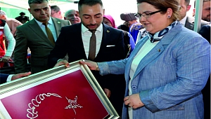 YADER İL BAŞKANI GÜN'DEN SİM SIRMA İŞLEMELİ AY YILDIZLI BAYRAM TAKDİMİ