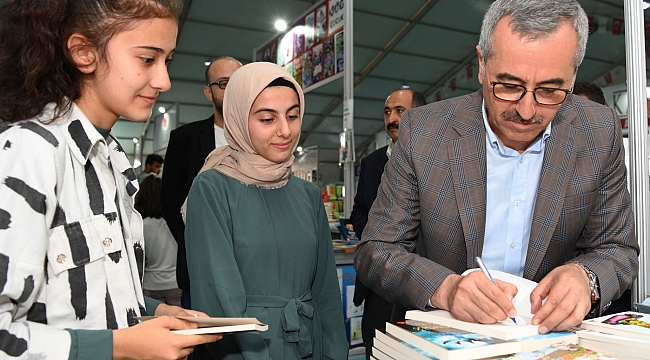 Anadolu’nun En Büyük Kitap Fuarında Ziyaretçi Rekoru: 4 Günde 100 Bin Kişi