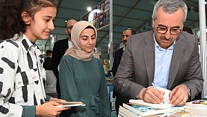 Anadolu’nun En Büyük Kitap Fuarında Ziyaretçi Rekoru: 4 Günde 100 Bin Kişi