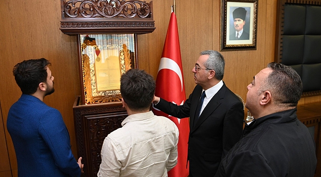 Başkan Güngör’den Ünlü İsimlere Kültür Yayınları Hediyesi