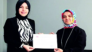 ÇALIŞKAN VE DEĞERLİ EĞİTİMCİ MİNE DEMİR'E ÜSTÜN BAŞARI BELGESİ