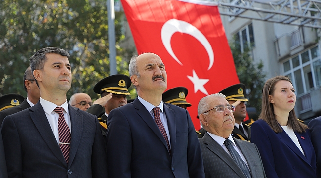 DULKADİROĞLU BELEDİYESİ 29 EKİM KUTLAMA ALANINI ADETA KIRMIZI BEYAZA BOYADI