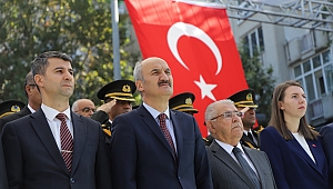 DULKADİROĞLU BELEDİYESİ 29 EKİM KUTLAMA ALANINI ADETA KIRMIZI BEYAZA BOYADI