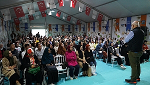 Kemal Sayar’a Kitap Fuarında Yoğun İlgi