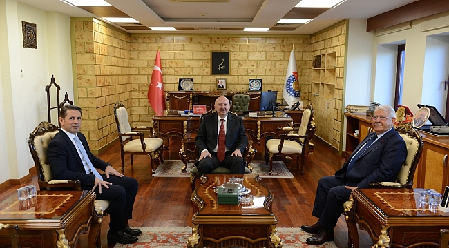 Onikişubat Belediye Başkanı Hanefi Mahçiçek’ten Rektör Yasım’a Ziyaret