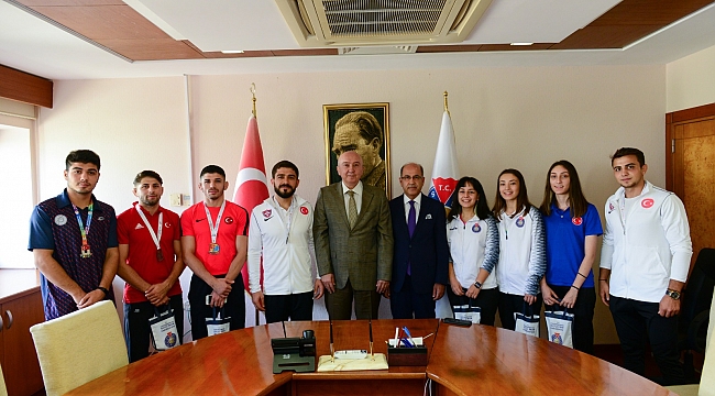 REKTÖR YASIM, ÖDÜLLÜ SPORCULARIMIZI AĞIRLADI