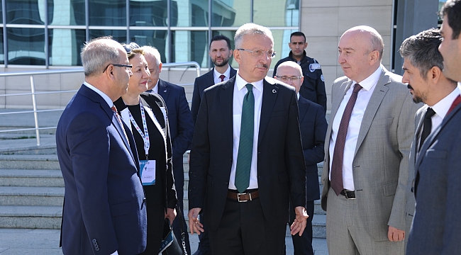 TÜRK ASRINA YOLCULUKTA ÜNİVERSİTELER TARİHİ SORUMLULUK ÜSTLENDİ
