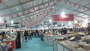 YAZARIMIZ AHMET SANDAL KAHRAMANMARAŞ ULUSLARARASI 8. KİTAP FUARINDA OKUYUCULARIYLA BULUŞTU