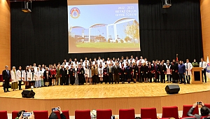 Diş Hekimi Adayı Öğrenciler Dünya Diş Hekimleri Gününde Beyaz Önlüklerini Giydi