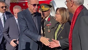 FATMA ŞAHİN CUMHURBAŞKANIMIZI FISTIK YEŞİLİ KIYAFETİ İLE KARŞILADI