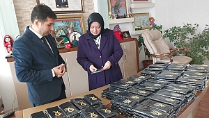 SUZAN ABDÜLHAKİM BİLGİLİ HEM ÇALIŞMALARI GÖZ DOLDURUYOR