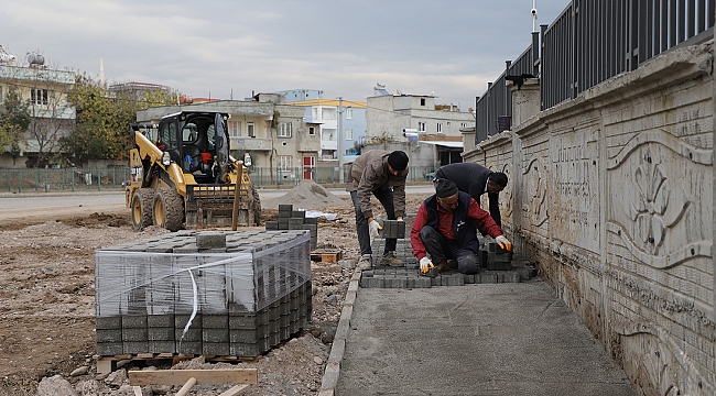 DULKADİROĞLU’NDA KİLİT PARKE ÇALIŞMASI