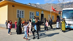 Gezici Kütüphane, Minik Gönüllere Dokunmaya Devam Ediyor