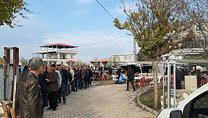 ÖKKEŞ ARICININ RUHUNA MEVLÜT OKUTULDU. ARİF ARICI'YI DOSTLARI YALNIZ BIRAKMADI