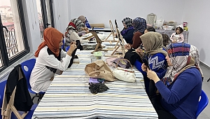 Onikişubatlı Kadınlar, Bilgi ve Kültür Evleri’nde Hem Öğreniyor Hem Eğleniyor