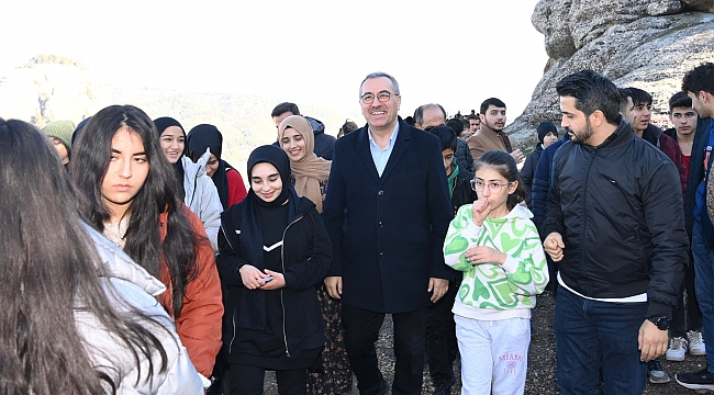Başkan Güngör, Ali Kayası’nda Gençlerle Bir Araya Geldi