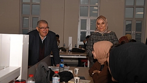 Başkan Mahçiçek’ten Finallere Hazırlanan Üniversite Öğrencilerine Jest