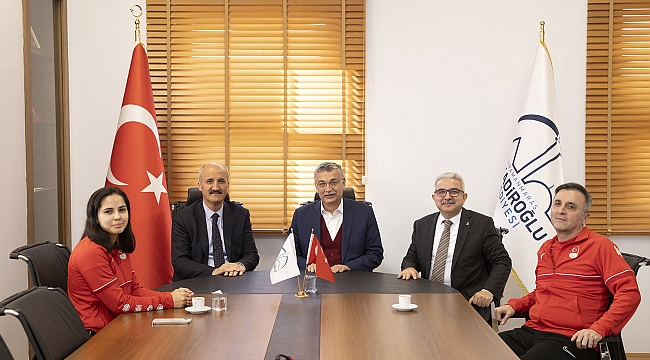 DÜNYA ŞAMPİYONLARINDAN BAŞKAN OKAY’A ZİYARET