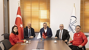 DÜNYA ŞAMPİYONLARINDAN BAŞKAN OKAY’A ZİYARET