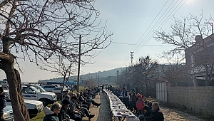 ÖNSEN MUHTAR ADAYI MEHMET SÖNMEZ KÖY HALKININ GEÇMİŞLERİNİN RUHLARINA YEMEK İKRAM ETTİ