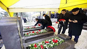 SANİ KONUKOĞLU MEZARI BAŞINDA ANILDI