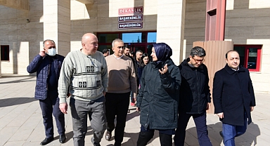 Dr. Fatma Betül Sayan Kaya ve Cerrahpaşa Tıp Fakültesi Başhekimi Doç. Dr. Emin Köse Depremzedeleri Ziyaret Etti