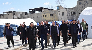 Başkan Güngör, Bakan Soylu ile Geçici Esnaf Çarşılarını Ziyaret Etti