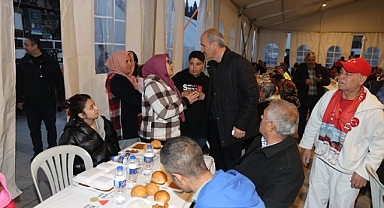BAŞKAN OKAY, İFTAR ÇADIRLARINI ZİYARET EDEREK VATANDAŞLARLA HASBİHAL ETTİ