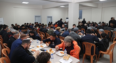 BAŞKAN OKAY, VATANDAŞLARLA İFTAR SOFRASINDA BULUŞTU