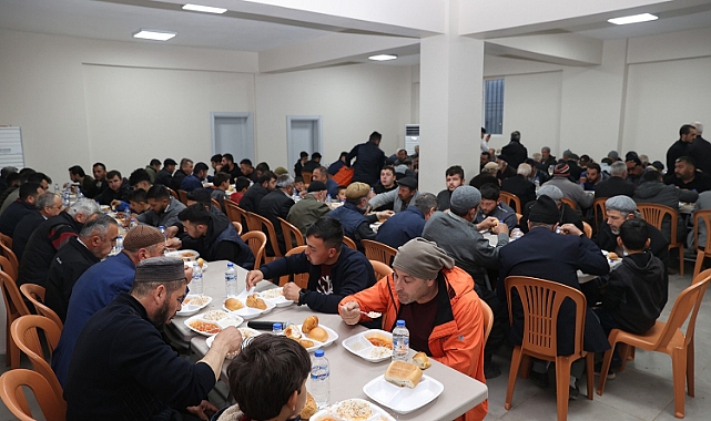 BAŞKAN OKAY, VATANDAŞLARLA İFTAR SOFRASINDA BULUŞTU