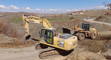 Büyükşehir Depremde Hasar Alan Yolları Yenilemeyi Sürdürüyor