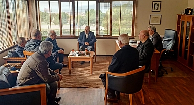 Deprem Bölgesine Ziyaret icin Gelen Devlet Eski Bakanı Ali DOĞAN Trafik Kazası Geçirdi