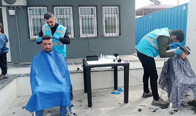 DULKADİROĞLU BELEDİYESİ MOBİL BERBER EKİBİ ÇALIŞMALARINI SÜRDÜRÜYOR